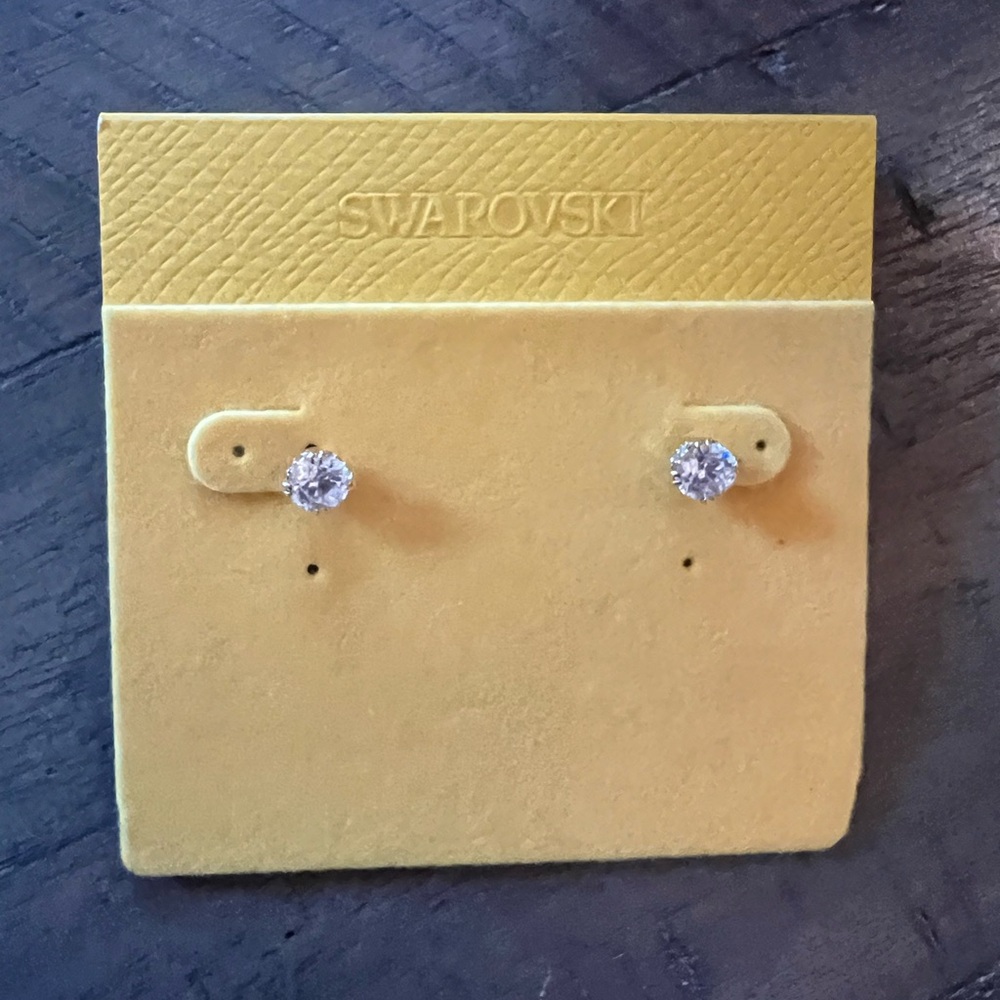 Swarovski Crystal studs!! NWT!